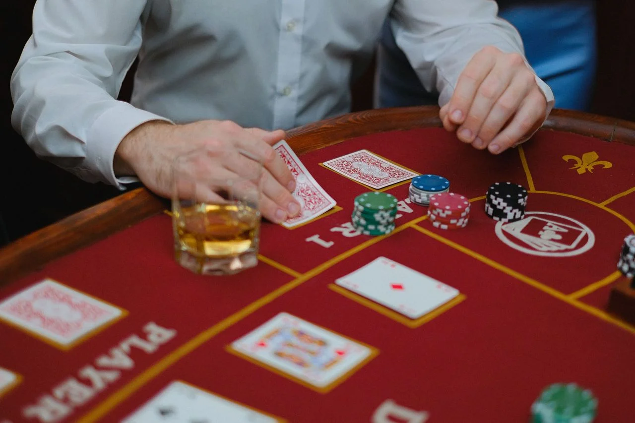 Học Baccarat tại 188v com – từ luật cơ bản đến bàn Live Casino